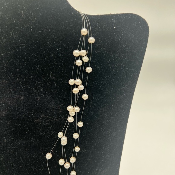 Elegant Floating Faux Pearl Necklace - Picture 3 of 4